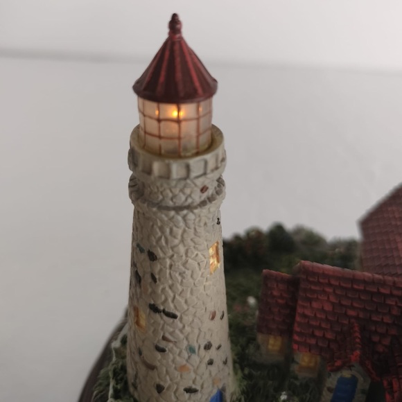 Thomas Kinkade lighthouse sculpture - Picture 4 of 12